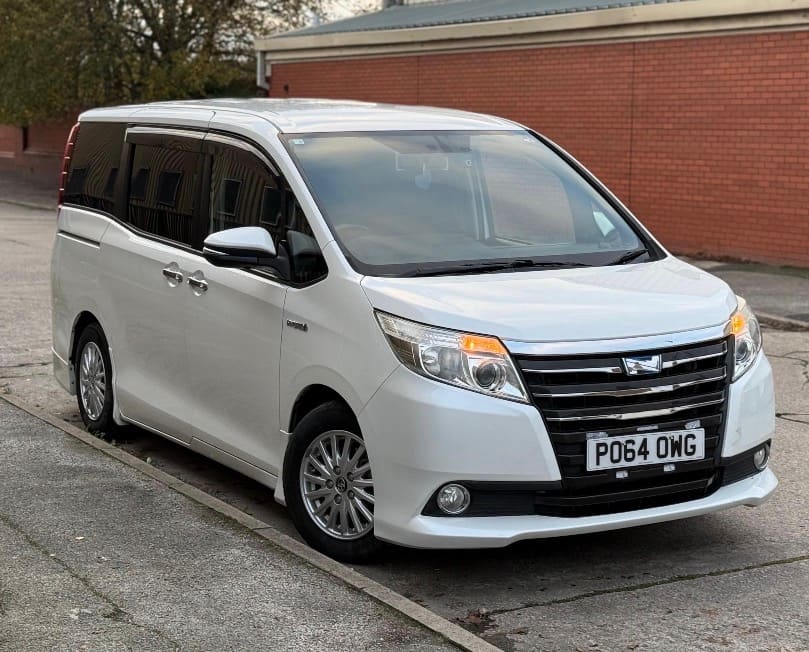2014 Toyota Voxy Hybrid 1.8 Automatic 7 Seater