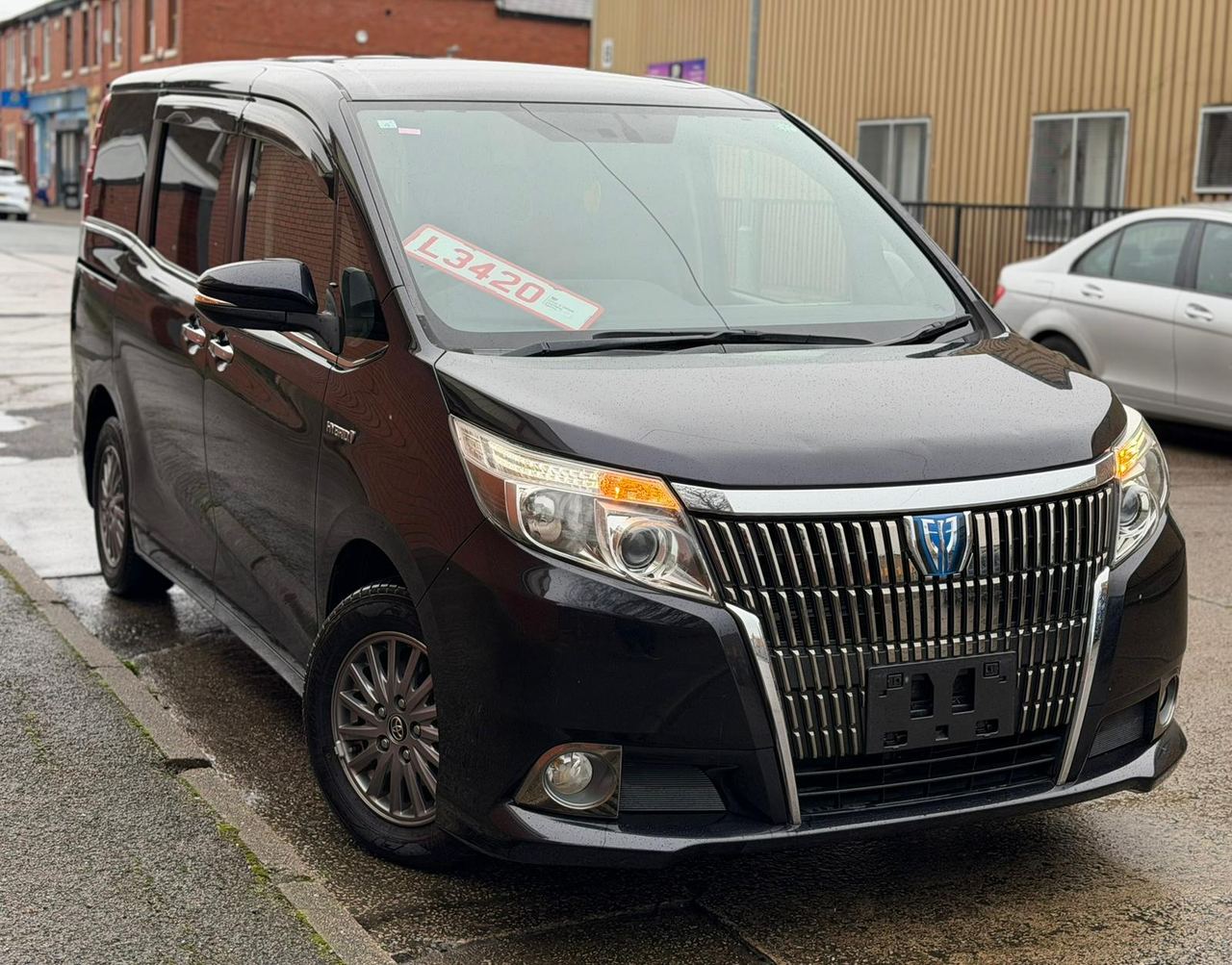 2015 Toyota Esquire Hybrid 7 Seater